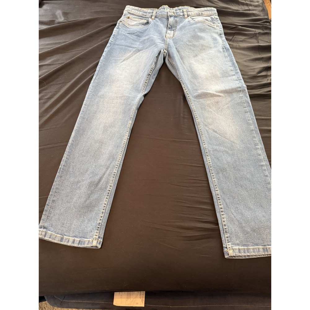 IZOD STRAIGHT FIT 38 X 30 MENS DENIM JEANS